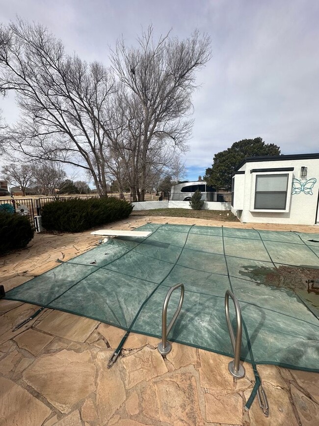 Building Photo - Spacious 3 Bed Home with Pool & Hot Tub!