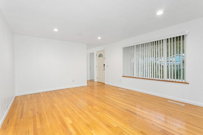 Building Photo - Charming Lakewood Rambler 3bd 1.5 bath