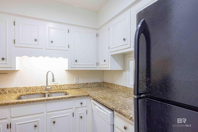 Building Photo - 600 Cheshire Ln