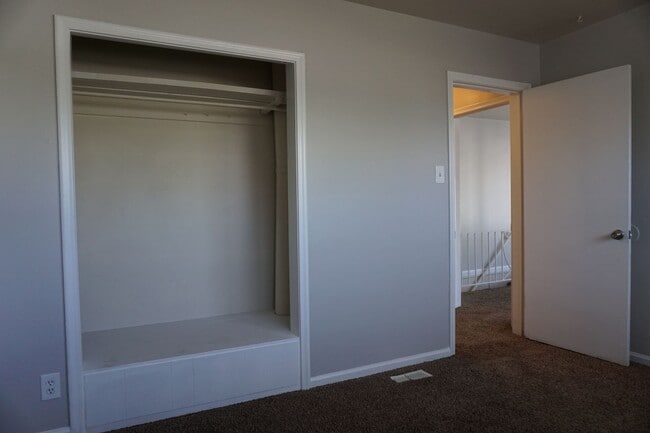Building Photo - 3543 Valley Heights Dr