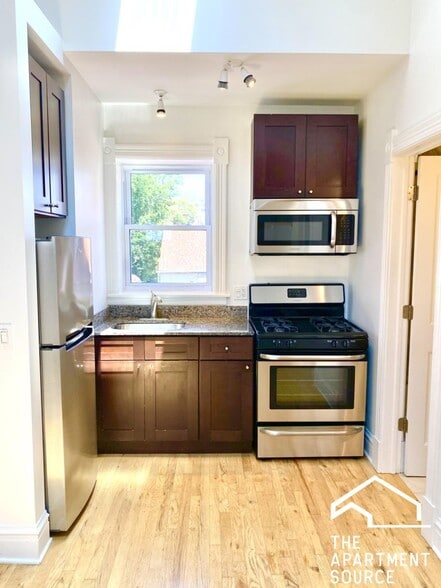 Building Photo - 1822 S Throop St