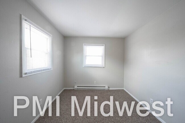 Building Photo - "Charming 2-Bedroom Retreat with 800 Sq. Ft. of Comfort in New Palestine!"