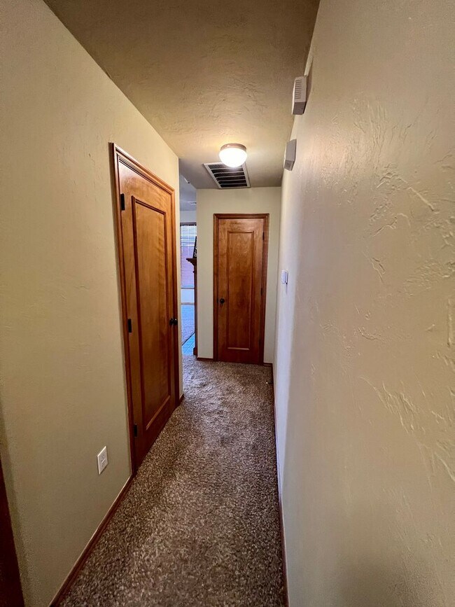 Building Photo - Beautiful home in Heatherwood addition in Moore!