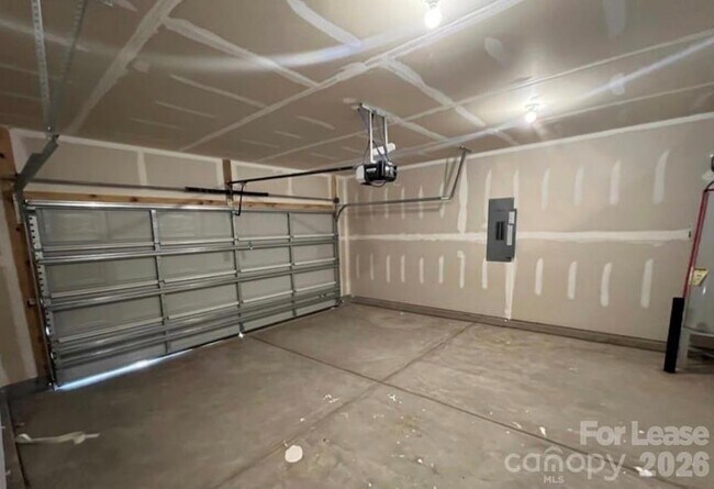 Building Photo - 1924 Vanderlyn St