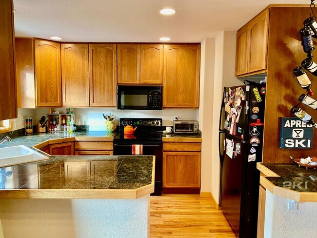 Building Photo - 102 Sawyer Cir