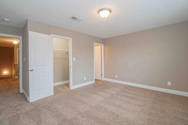 Building Photo - 325-D Landrum Pl