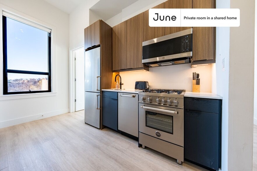 Building Photo - Room in Shared 4 bed/2 bath home in Dupont Circle