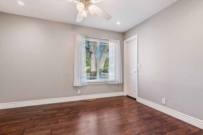 Building Photo - Great single story home in Benicia With All Utilities Included