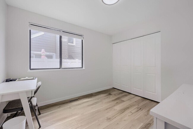 Building Photo - Updated 2 Bedroom Townhouse in Thornton