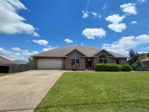 Building Photo - Home near post!