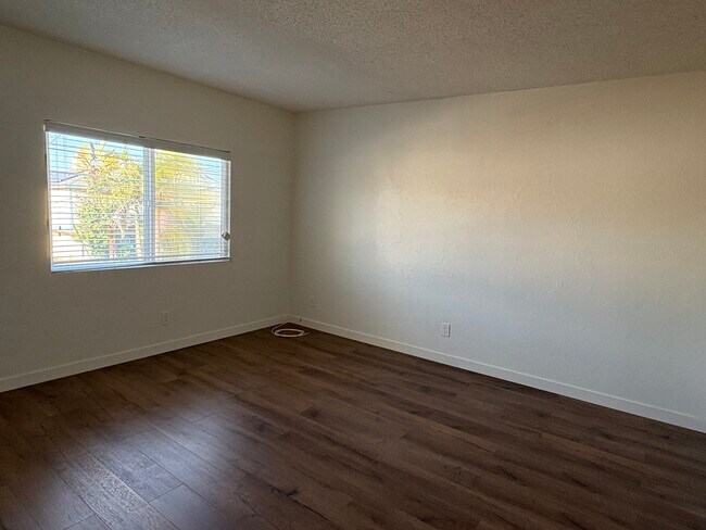 Bedroom 2 upstairs - 2016 Ruhland Ave