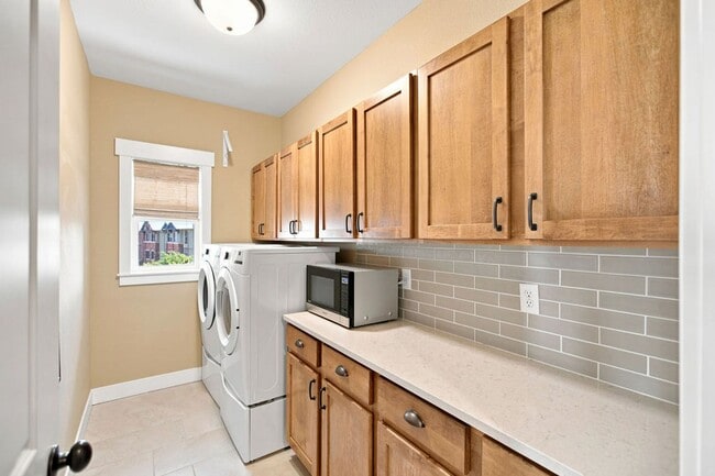 Building Photo - 4622 Hahns Peak Dr
