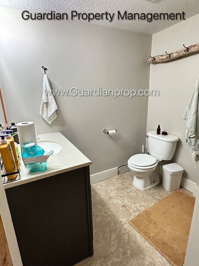 Building Photo - Minnetonka Single Family Home, Corner Lot, Dishwasher, W/D, 1 Car Garage