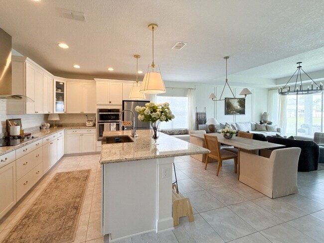 Building Photo - 671 Charter Oaks Blvd