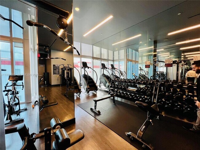 Building Photo - 851 NE 1st Ave