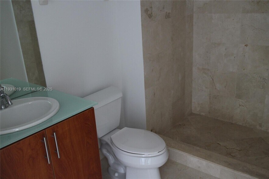 Building Photo - 315 NE 3rd Ave