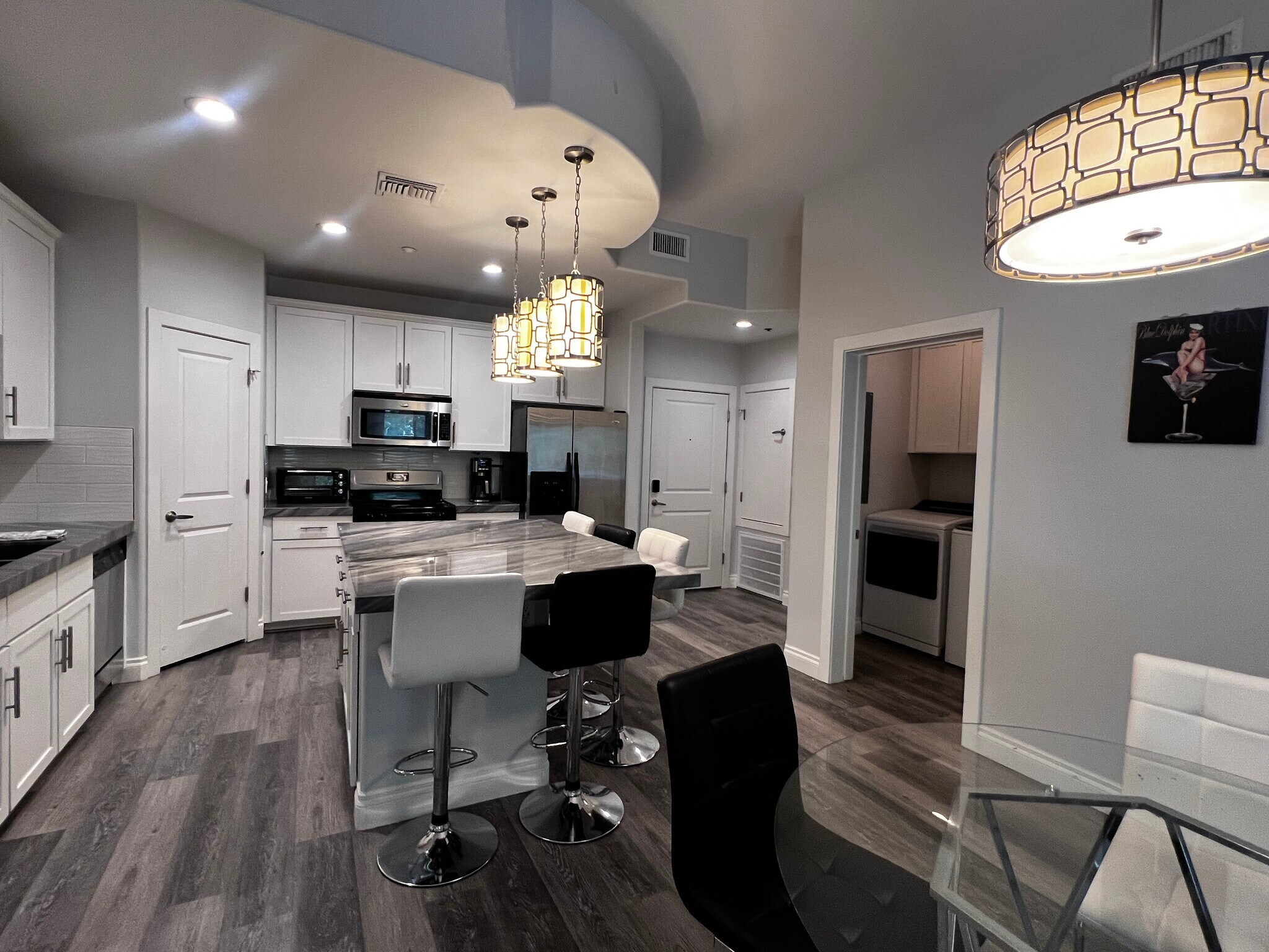 Building Photo - 945 E Playa del Norte Dr