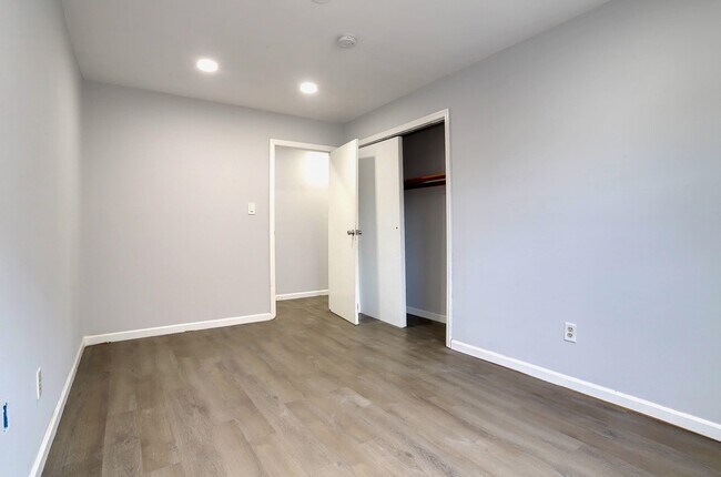 Building Photo - 73 Wales Ave