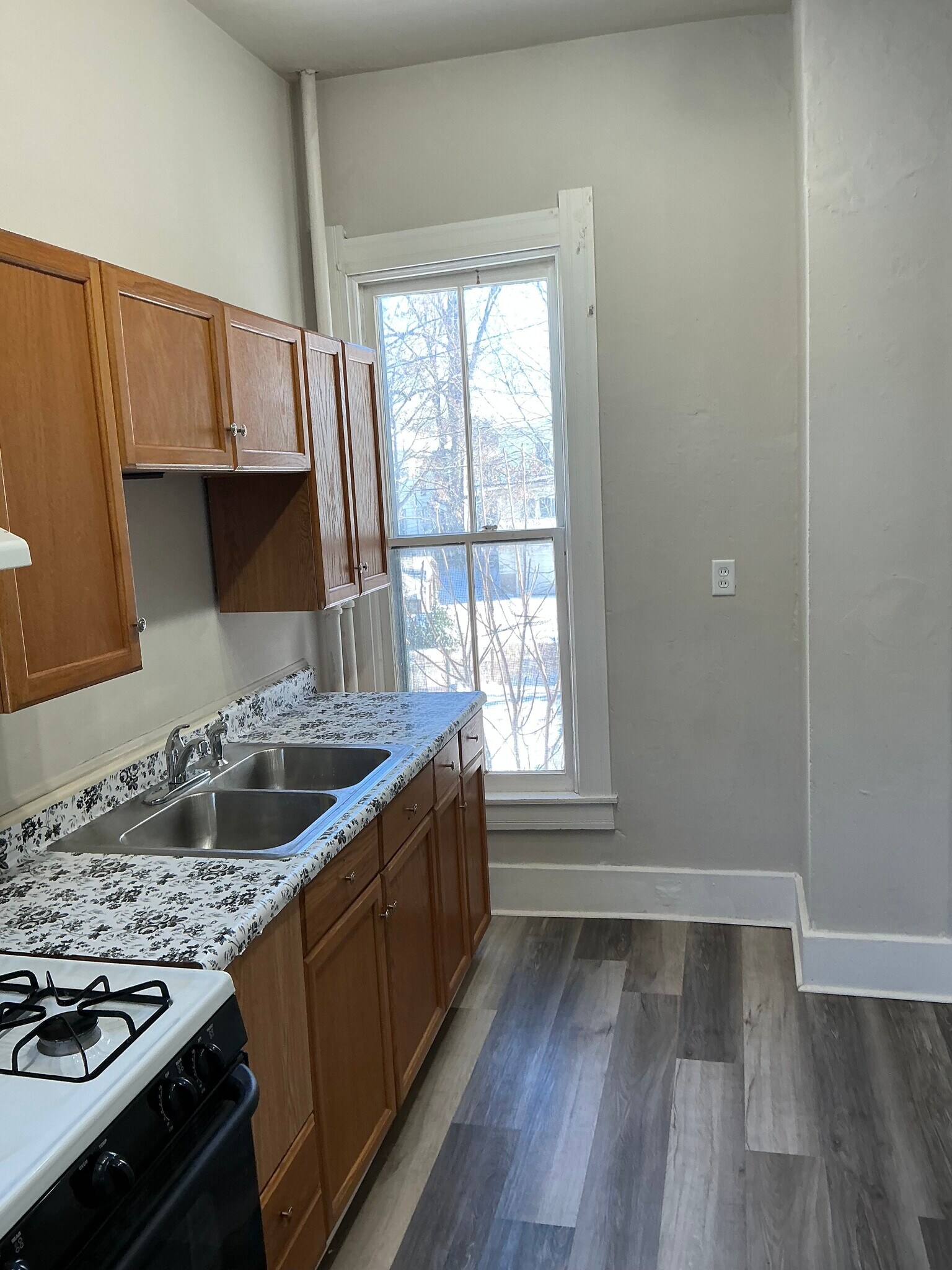 Building Photo - 61 1/2 S 15th St