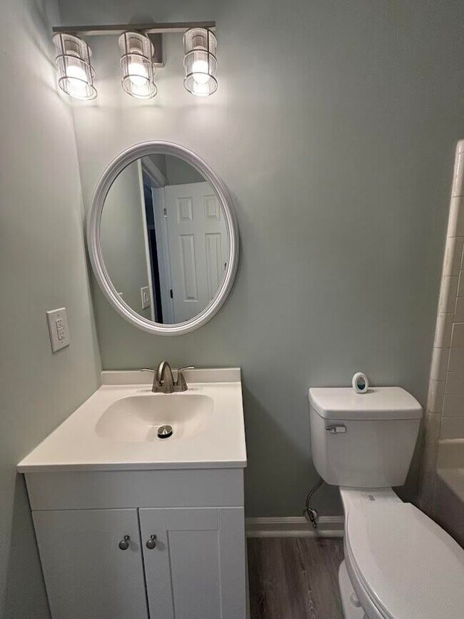 Building Photo - Newly Renovated 3 Bedroom Duplex~