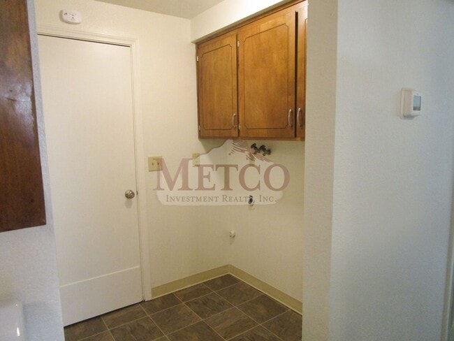 Building Photo - 21401