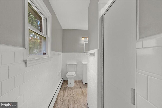 Building Photo - 260 Paradise Rd