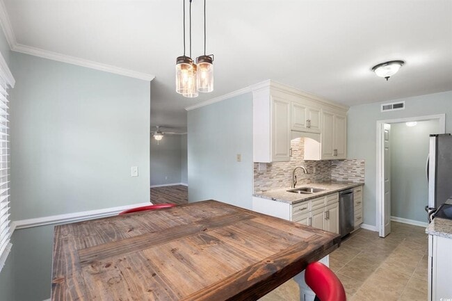 Building Photo - 7602 Porcher Dr