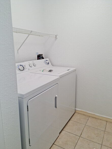 washer and dryer in the unit - 2726 Anzio Ct