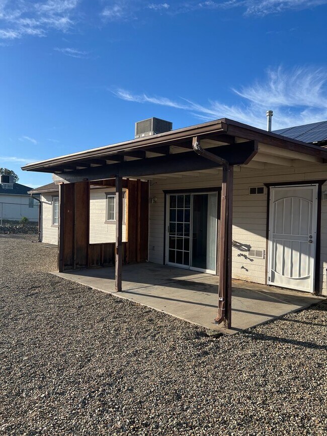Building Photo - 5-bedroom, 3-bath home in Prescott Valley
