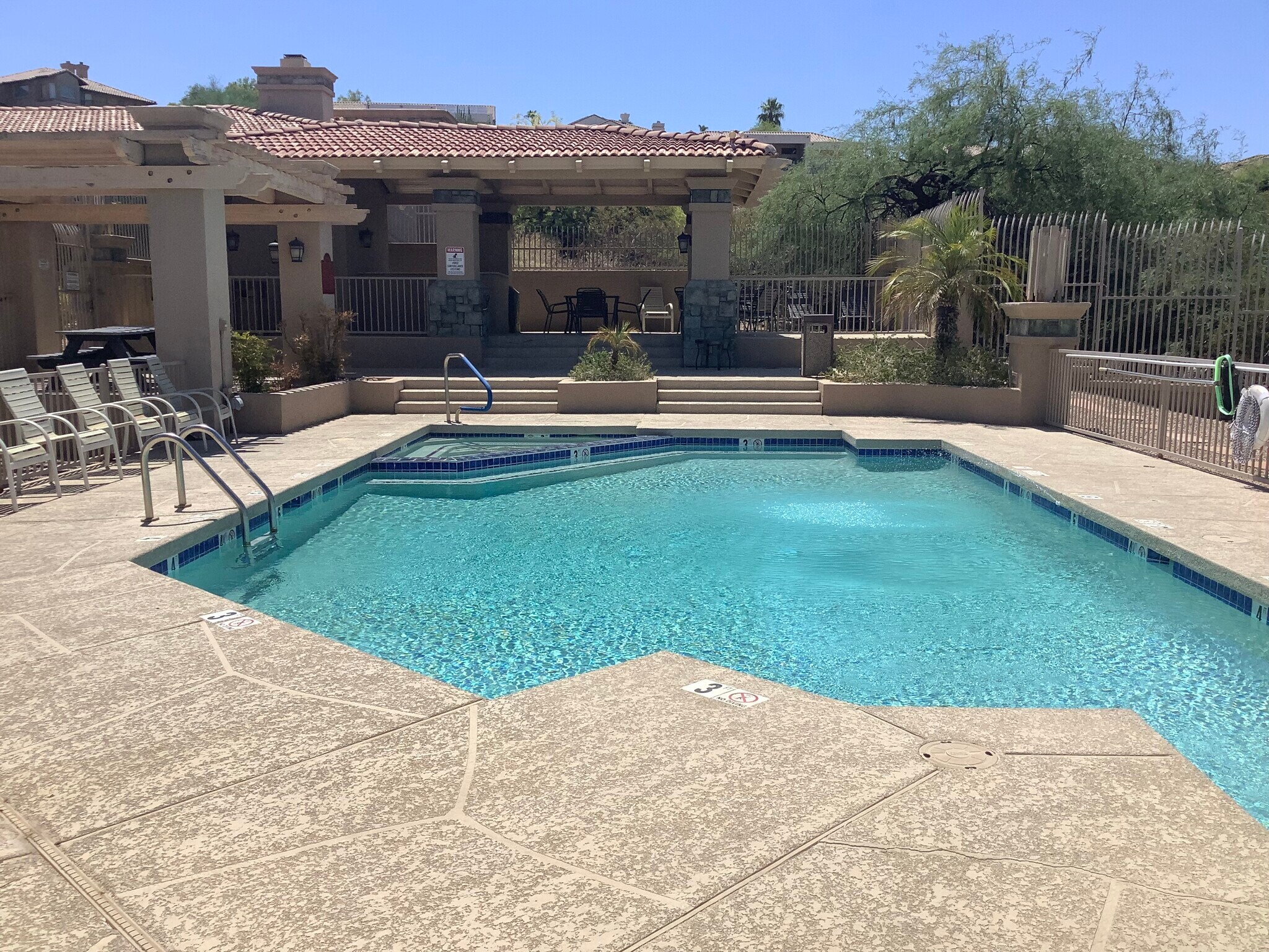 Steps away from pool, spa & clubhouse - 1502 E Estrid Ave