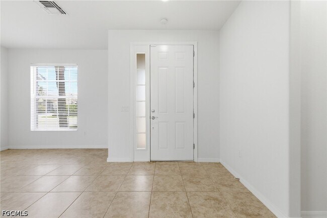 Building Photo - 2639 Bellingham Ct