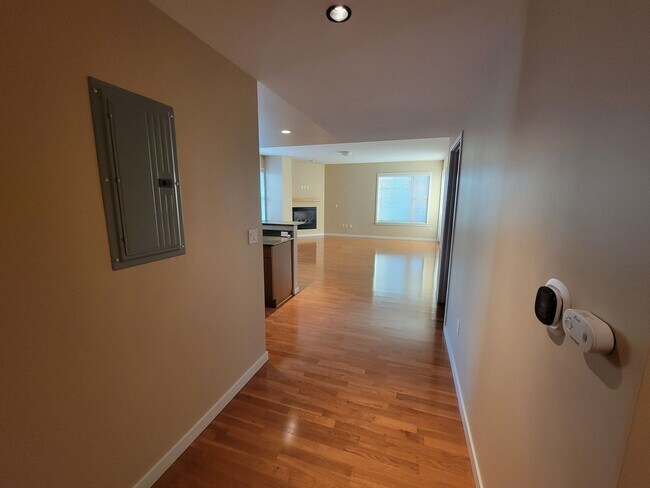 Building Photo - Luxury, Spacious 1 bedroom Apartment in Boulder at the Famous Peloton