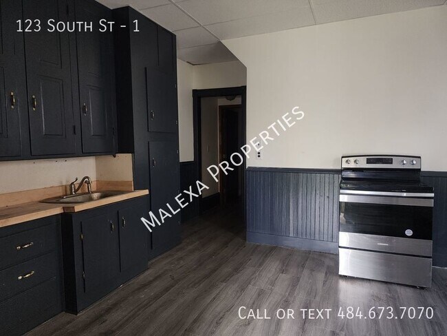 Building Photo - 123 South St