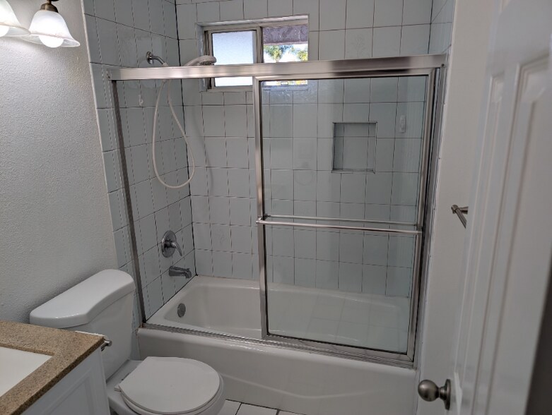 Building Photo - 730 Holly Ave