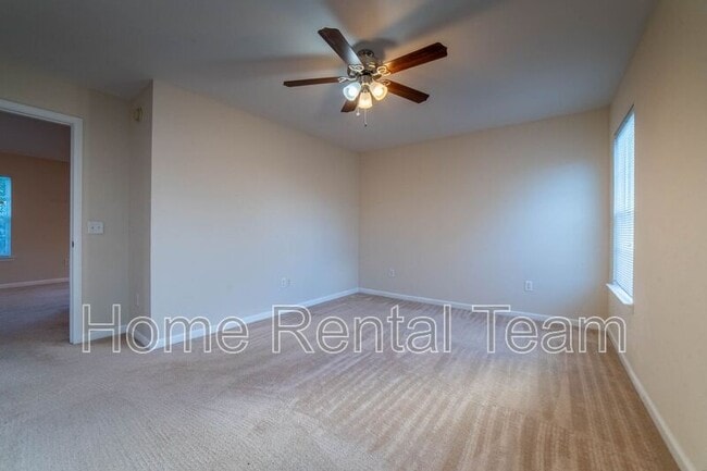 Building Photo - 37 Twin Oaks Pl