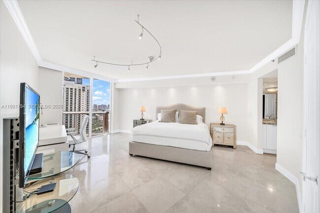 Building Photo - 18911 Collins Ave