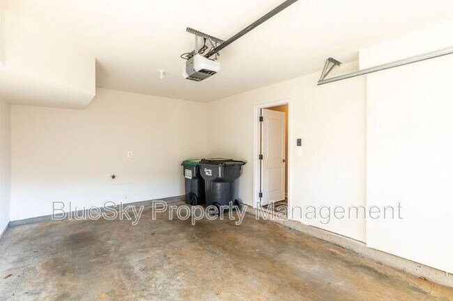 Building Photo - 3430 Montague St