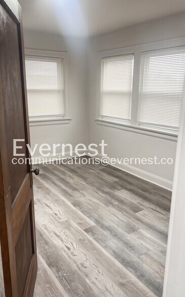 Building Photo - 2730 Elliott Ave