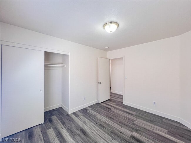 Building Photo - 8913 Kingswood Dr