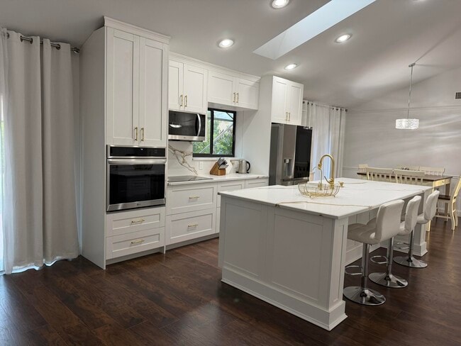 Building Photo - 1532 Primrose Ln