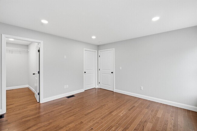 Building Photo - 24 Daytona St