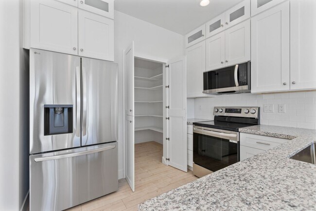 Building Photo - MODERN 3 BED 2.5 BATH TOWNHOME IN SAINT ANTHONY