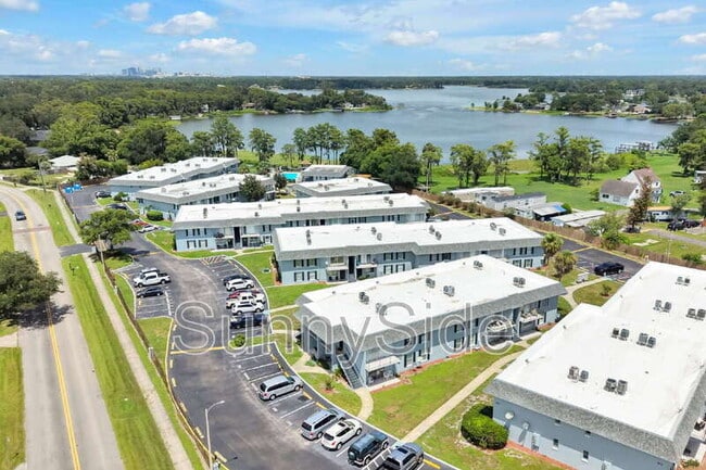 Building Photo - 915 W Oak Ridge Rd