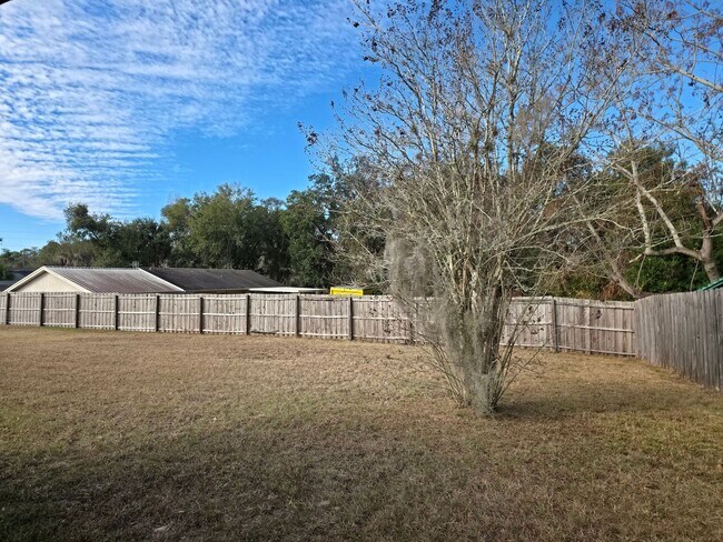 Building Photo - Freshly Updated 2/1 House with Garage in Deltona!