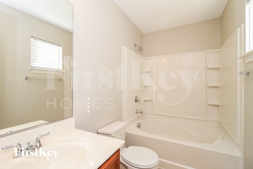 Building Photo - 667 Field Crossing Ct