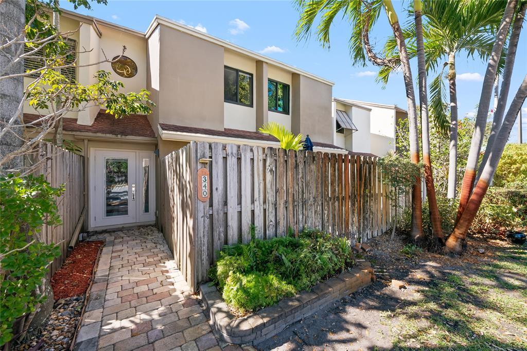 Building Photo - 340 City View Dr