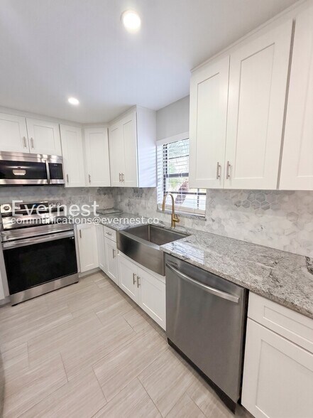 Building Photo - 13601 Frigate Ct