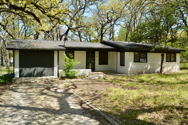 Primary Photo - 920 Red Bud Dr
