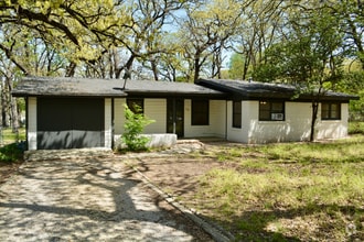 Building Photo - 920 Red Bud Dr