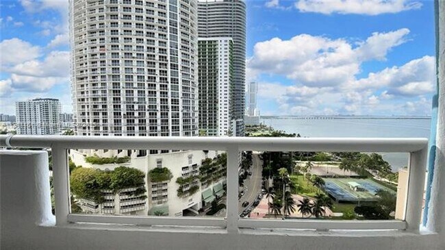 Building Photo - 1717 N Bayshore Dr